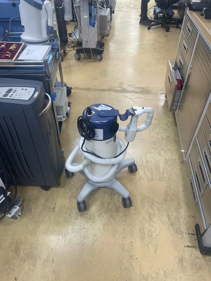 Martin Cast Saw with Vacuum and Rolling Castors