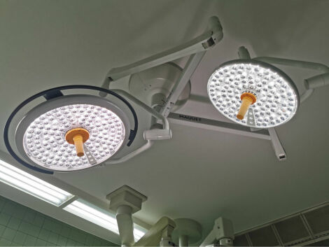 Maquet POWERLED 500 + 300 - DF K3 Dual-Head Surgical Light