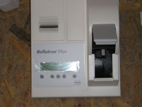 Point-of-Care Clinical Chemistry Analyzer — Roche Reflotron Plus