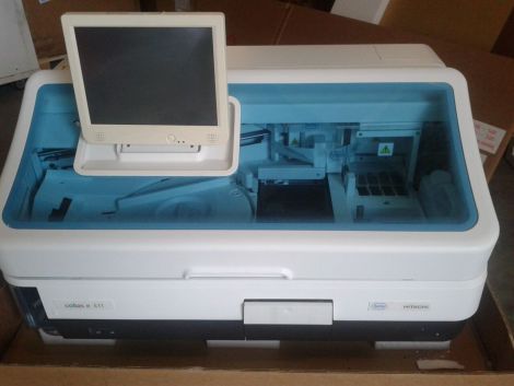 Roche Cobas e411 Immunology Analyzer