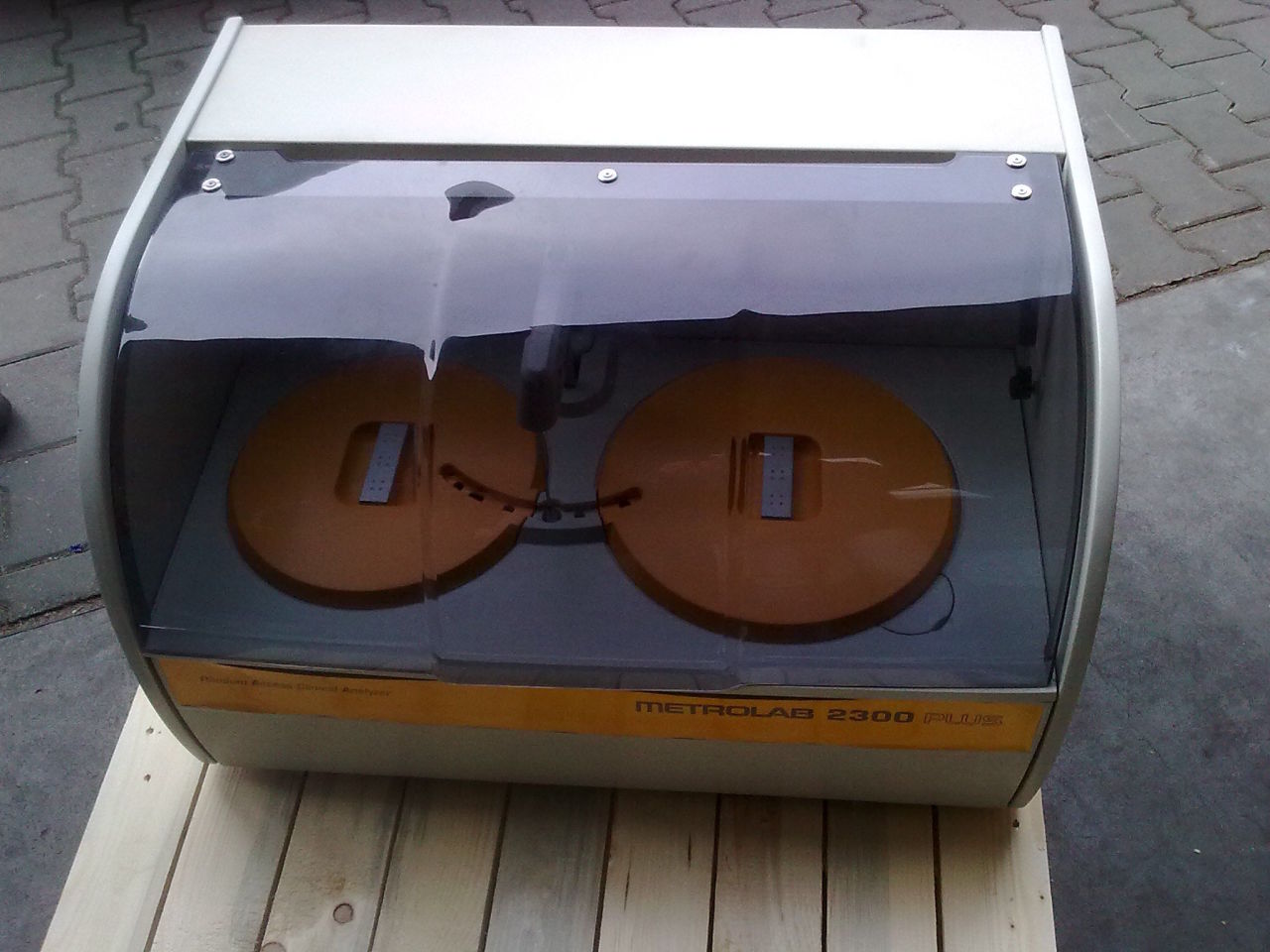 Chemistry Analyzer from Metrolab — 2300 Plus for Clinical Laboratories