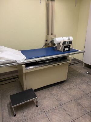 General Radiography X-ray System — Bennett HF0-300 Rad Room
