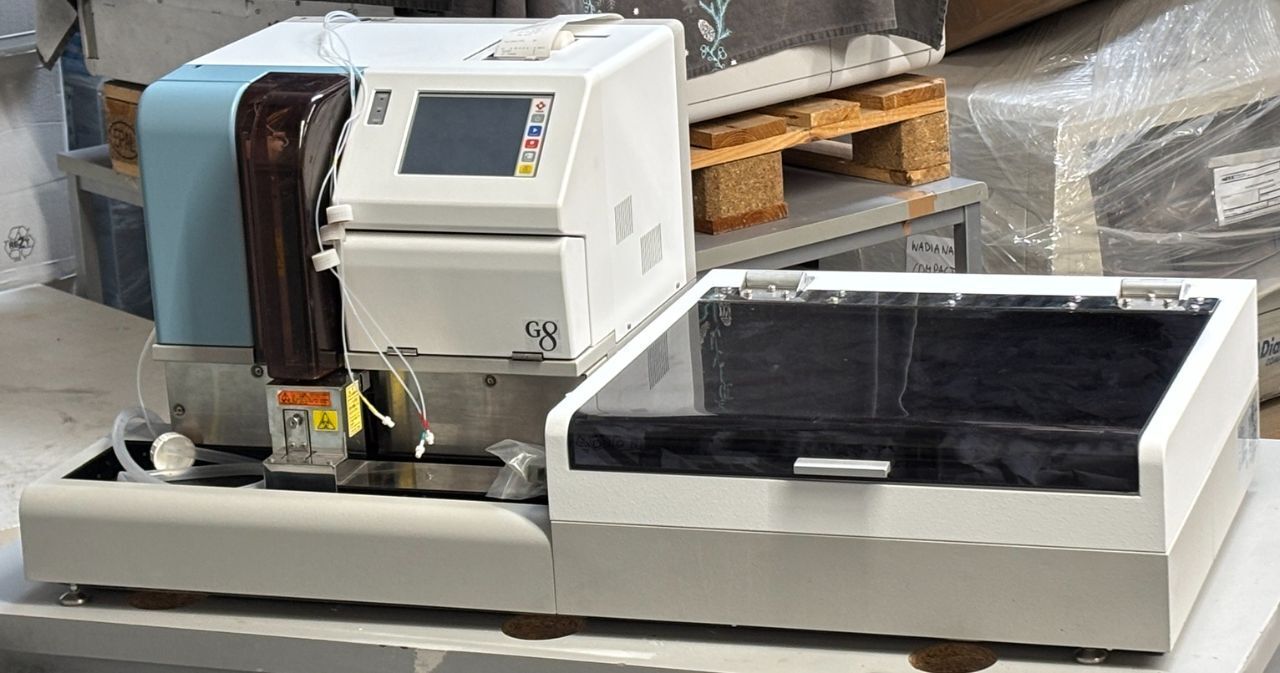 Tosoh HLC-723G8 HPLC Analyzer with Integrated Sample Loader