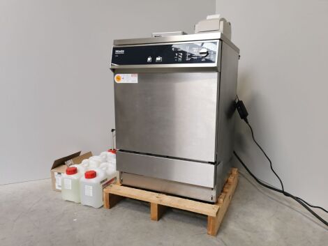 Instrument Reprocessing Washer Disinfector — Miele G 7882